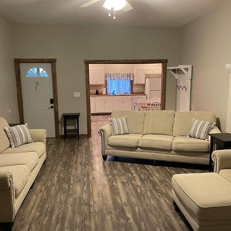 Modern Farmhouse 3 Bed, 2 Bath Apartment, Sleeps 7, Lots Of Space, Steps To Downtown, Honeywell & Eagles Theater Wabash エクステリア 写真