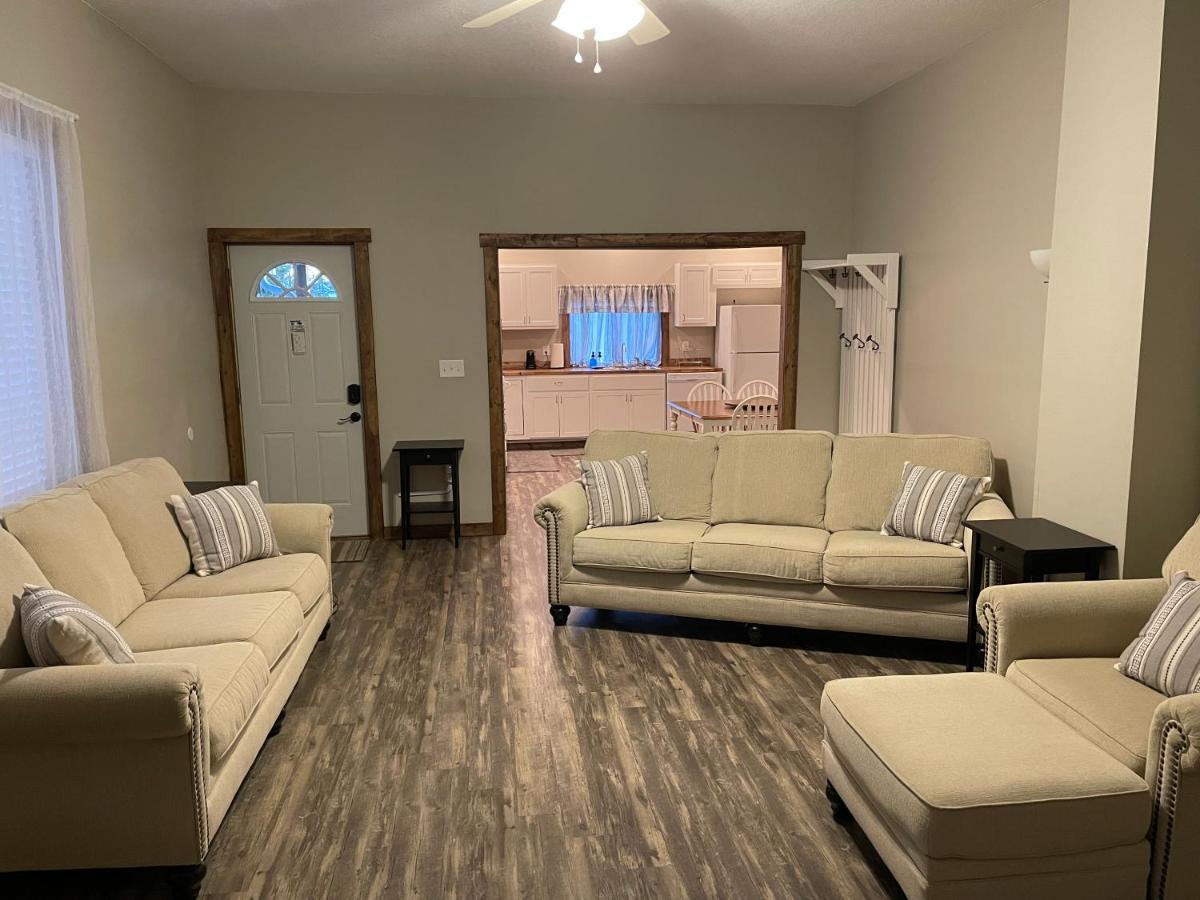 Modern Farmhouse 3 Bed, 2 Bath Apartment, Sleeps 7, Lots Of Space, Steps To Downtown, Honeywell & Eagles Theater Wabash エクステリア 写真