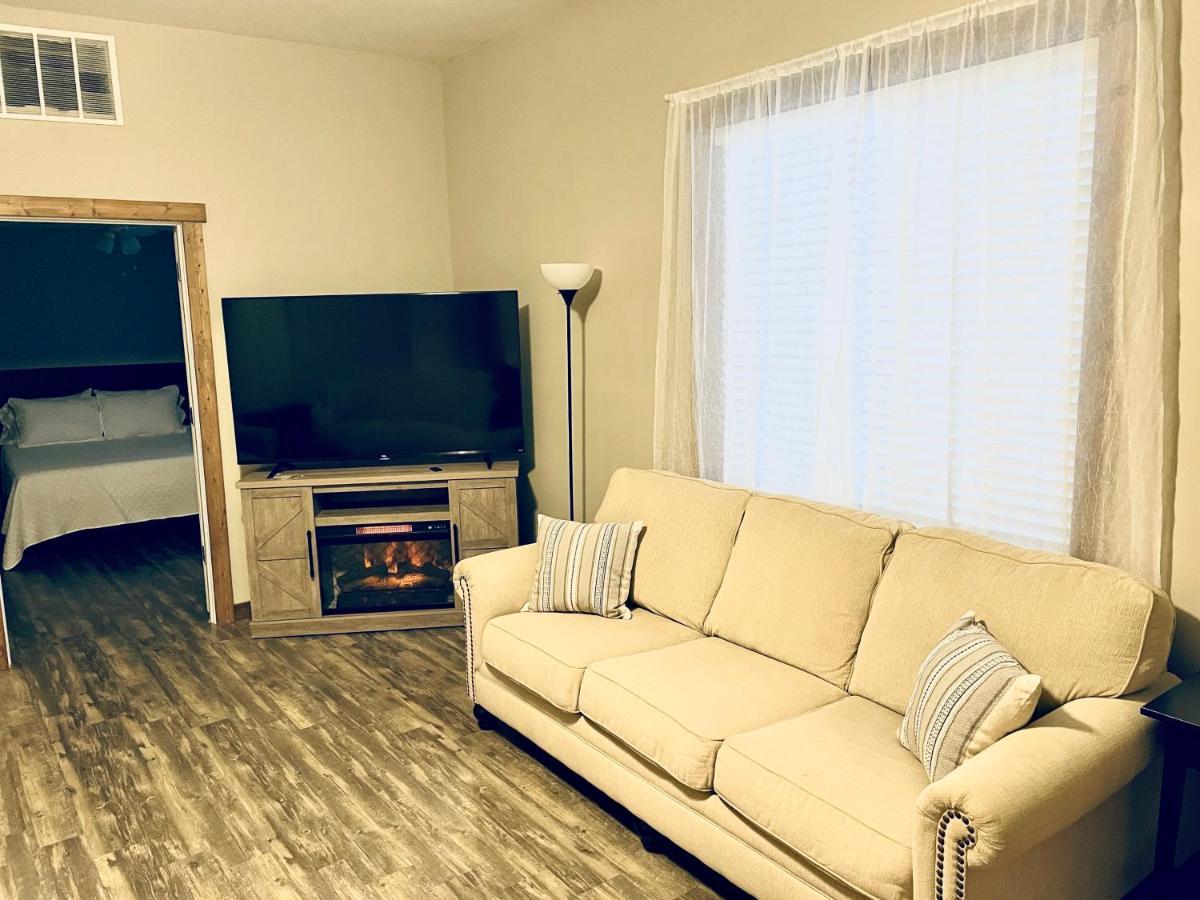 Modern Farmhouse 3 Bed, 2 Bath Apartment, Sleeps 7, Lots Of Space, Steps To Downtown, Honeywell & Eagles Theater Wabash エクステリア 写真